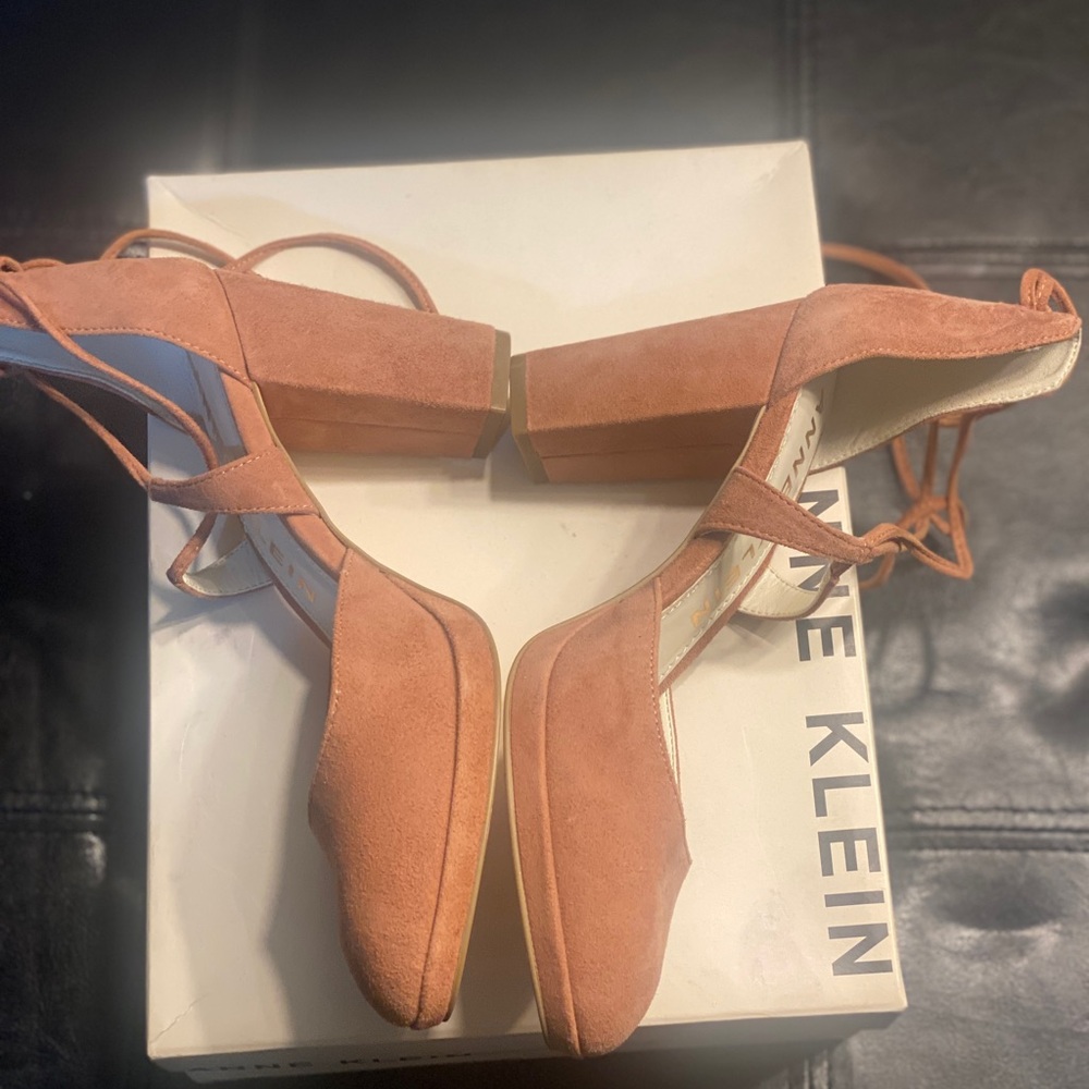 Anne Klein Women's Light Pink Suede Heels
